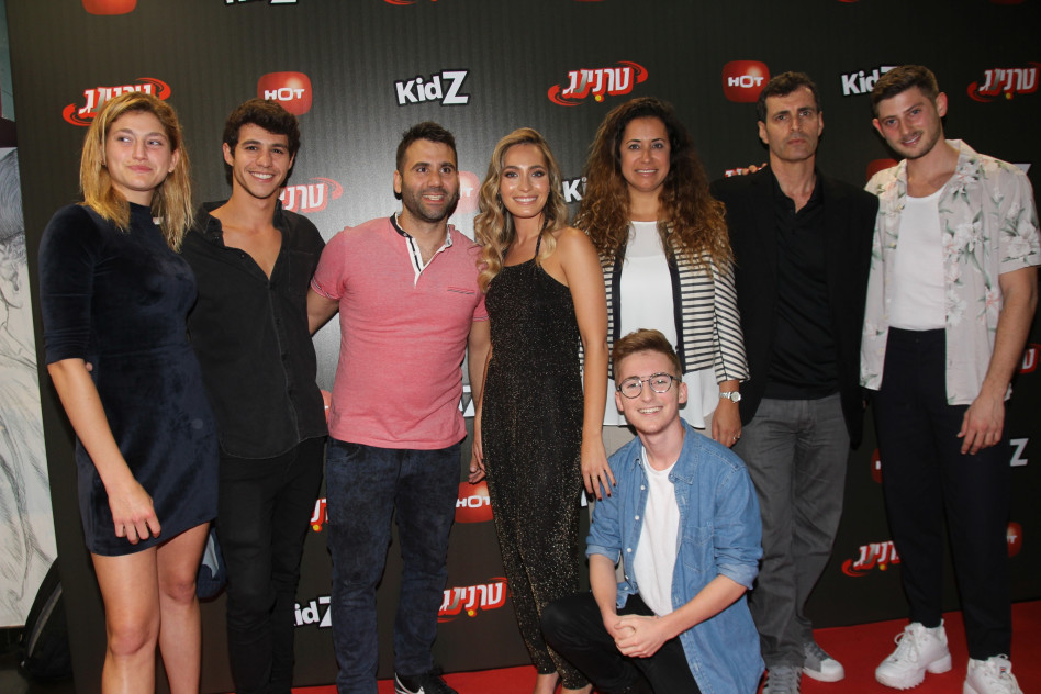 כוכבי הסדרה