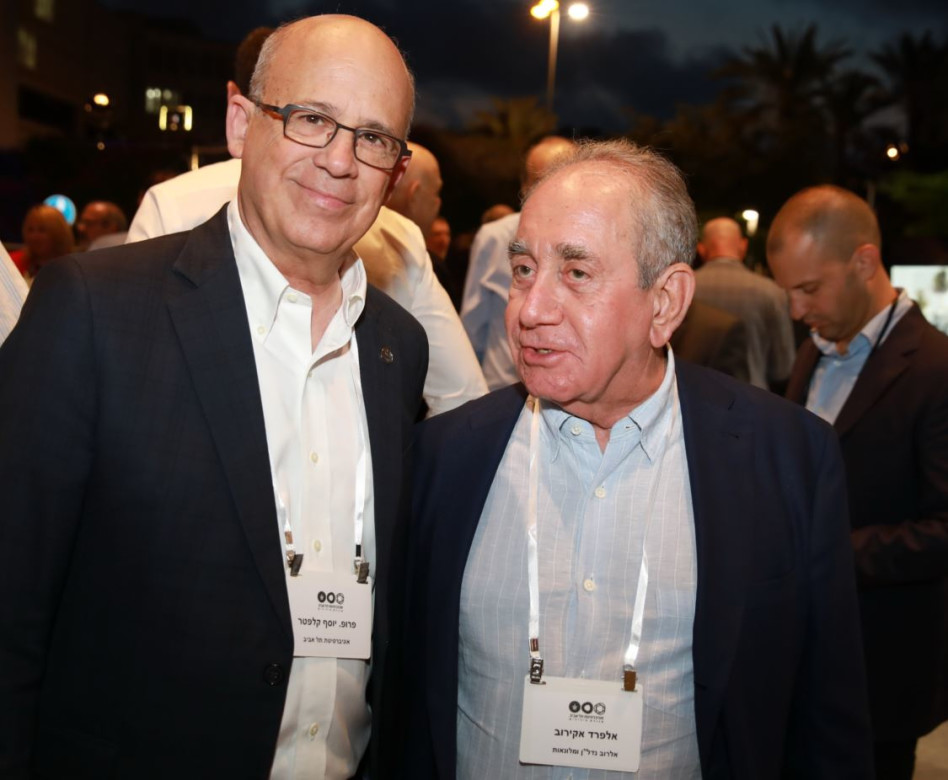 אלפרד אקירוב ויוסף קלפטר