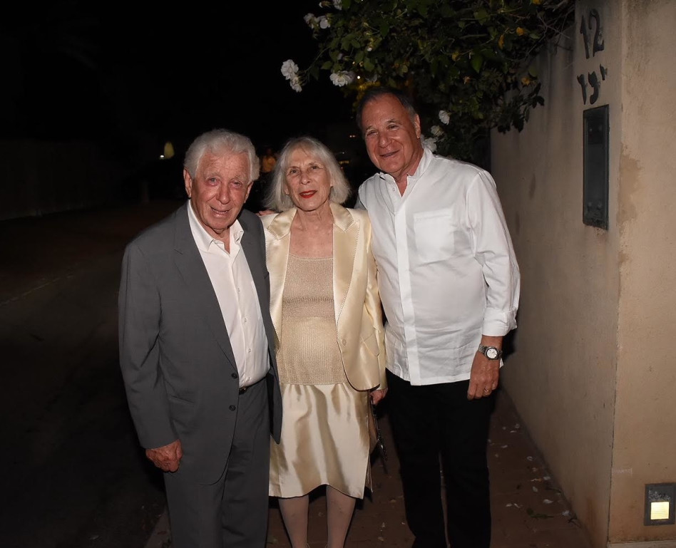 חוה אקירוב ופרנק לואי