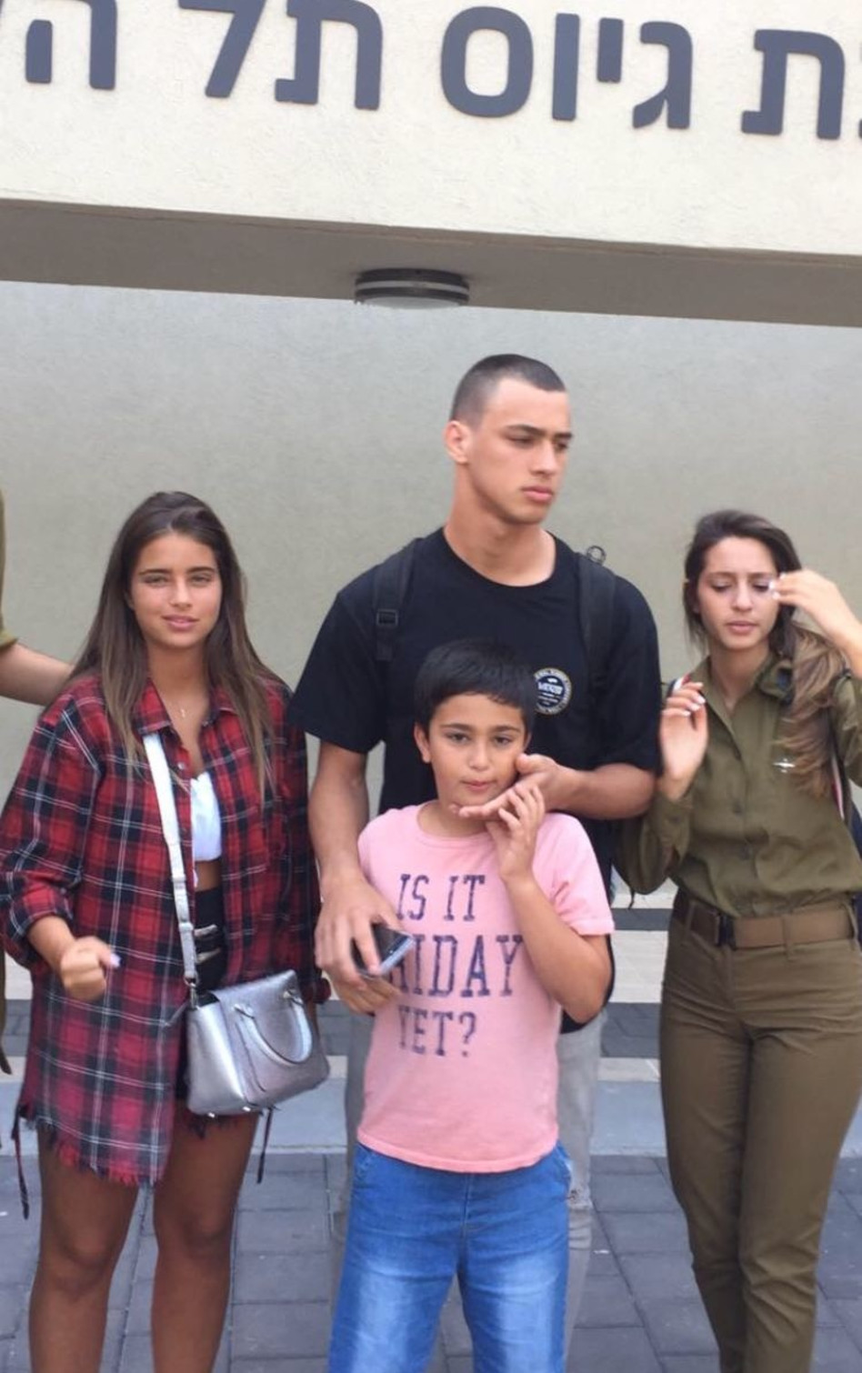 עם המשפחה וקירל. ברק שמיר (צילום: פרטי)