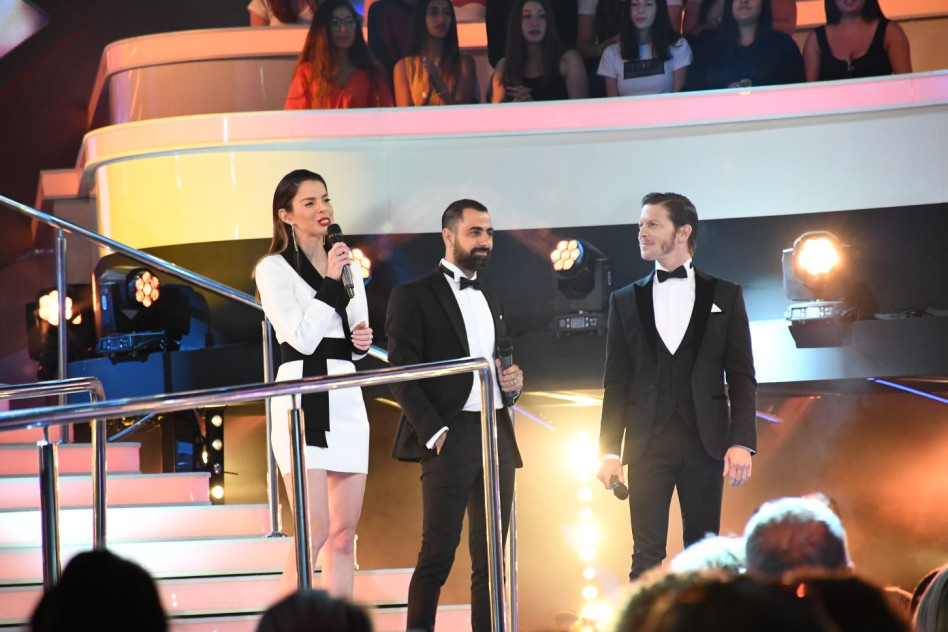 המנחים חונכים את השידור! לירון ויצמן, אסי ישראלוף, עפר שכטר (צילום: אביב חופי)