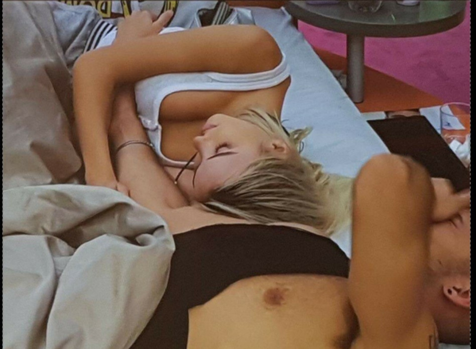 ככה זה נראה על המסך. מריה דומרק וישראל אוגלבו (צילום מסך)