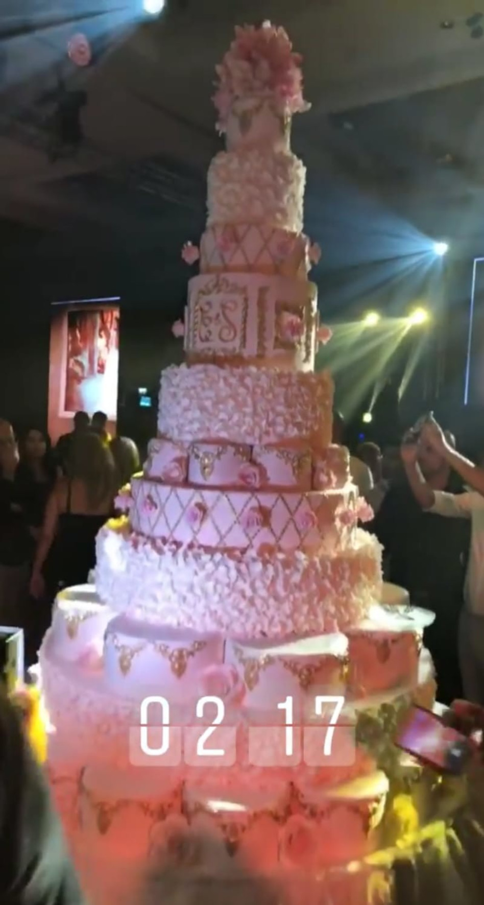 העוגה בת ה15 קומות