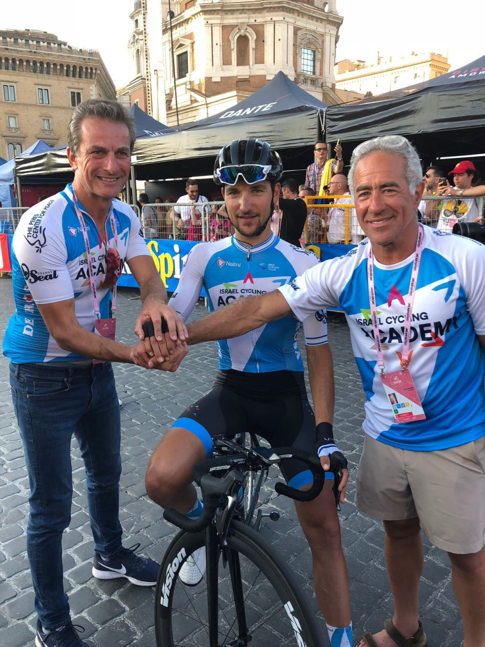 סילבן אדמס, גיא שגיב ורוני בר און