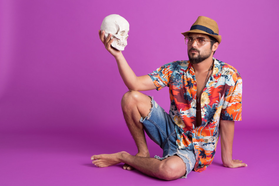 אושרי כהן, כובע וחולצה  זארה, מכנסיים פול אנד בר, משקפיים  פרייבט וינטג׳ קולקשן, שרשראות Obdesign (צילום: שרבן לופו)