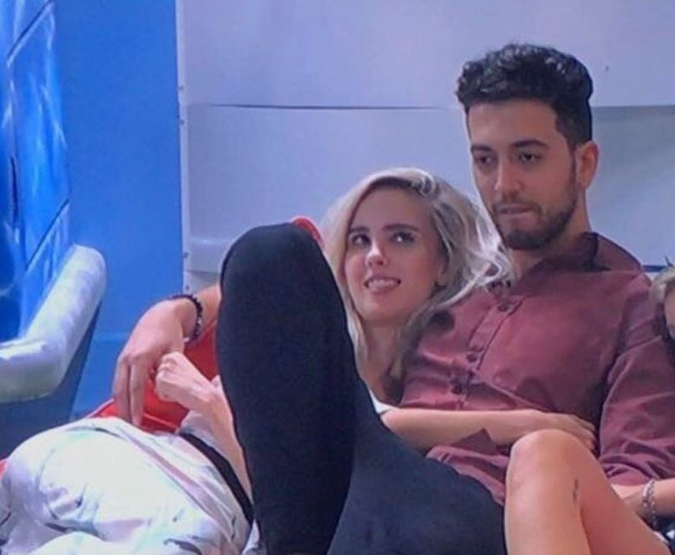 מחובקים לעולם