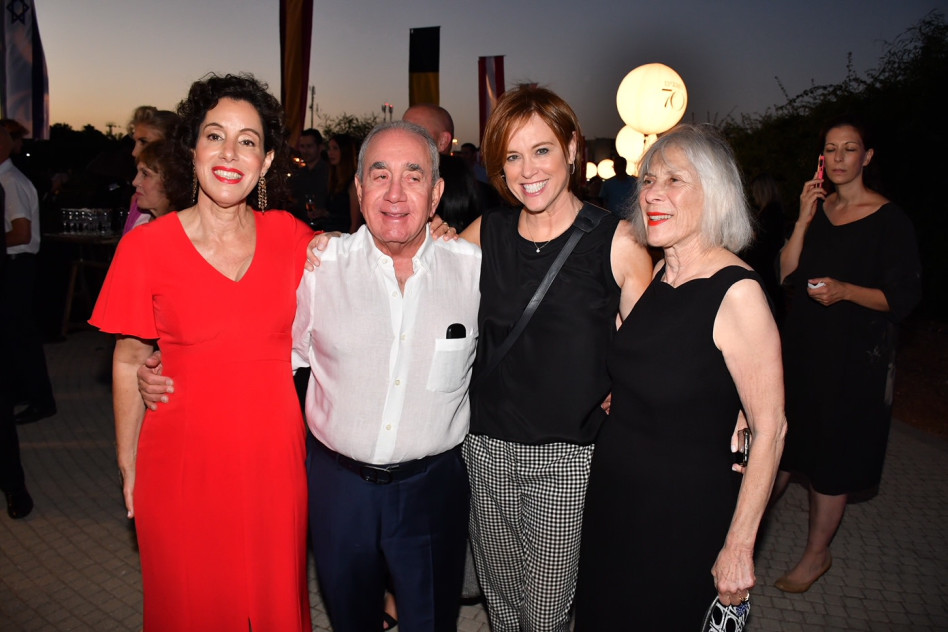 חוה אקירוב, רקפת רוסק עמינח, אלפרד אקירוב וענבל קרייס