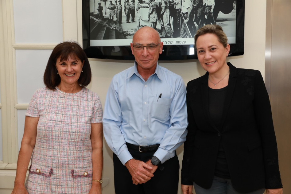 לילך אשר-טופילסקי, ילן פכולדר וקורין גנור (צילום: עזרא לוי)