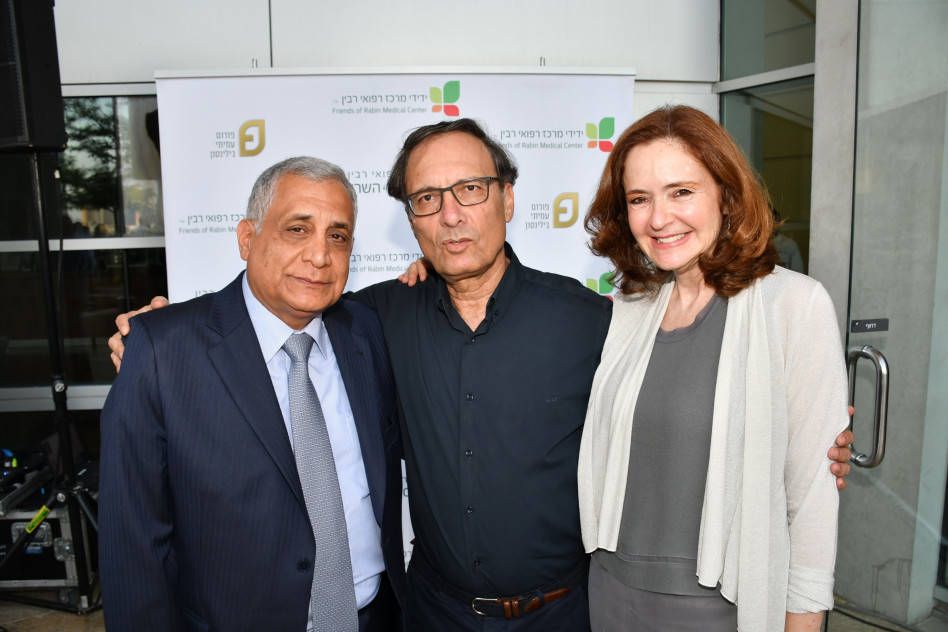 אמיליה ודוד חודק ופיני כהן (צילום: אביב חופי)