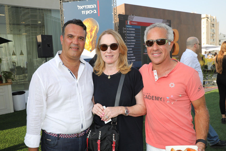 סילבן ומרגרט אדמס ומוטי כוזהינוף (צילום: רפי דלויה)