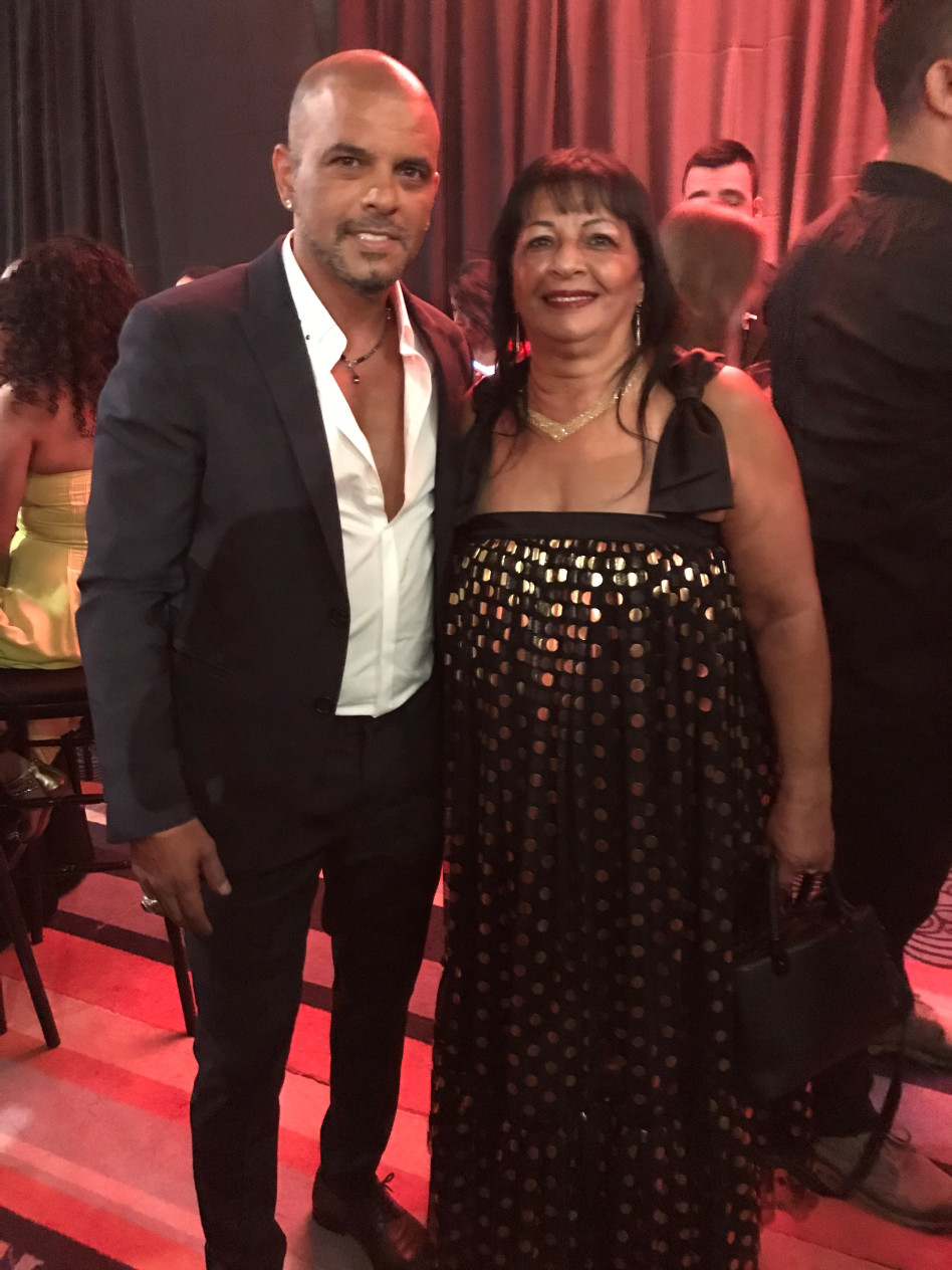 עם סבתא רונית (צילום: קמילה אומנות הצילום)