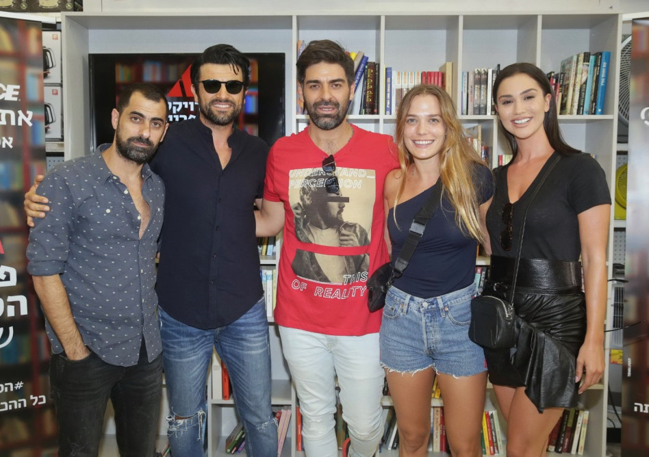 חבורה. שיר אלמליח,דנה פרידר, רותם כהן, עמוס תמם, אסי ישראלוף (צילומים: שוקה כהן)