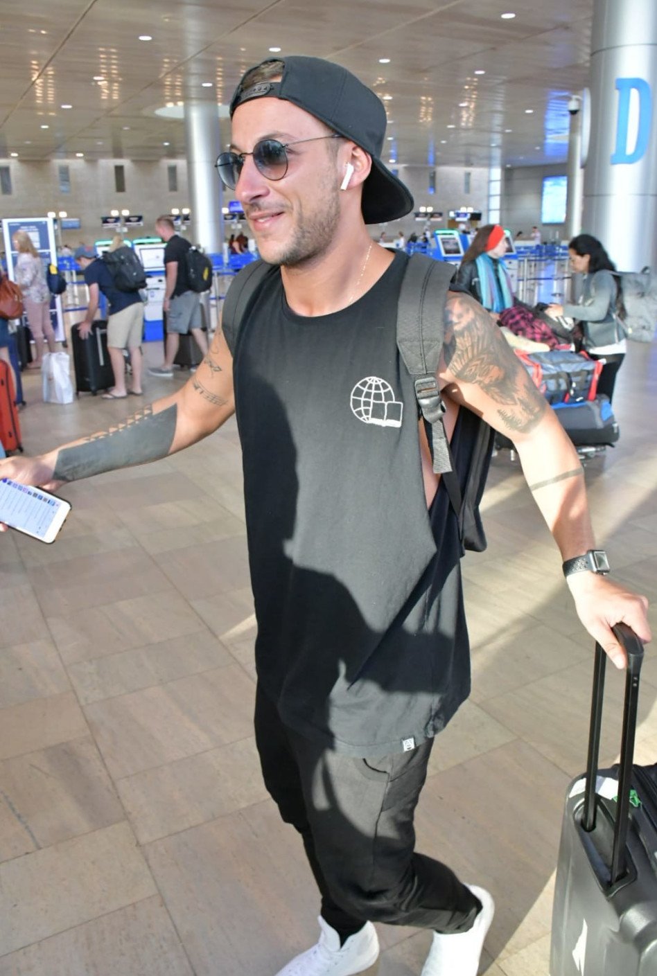 השאיר את אלכס לבד. ג'וזי זירה