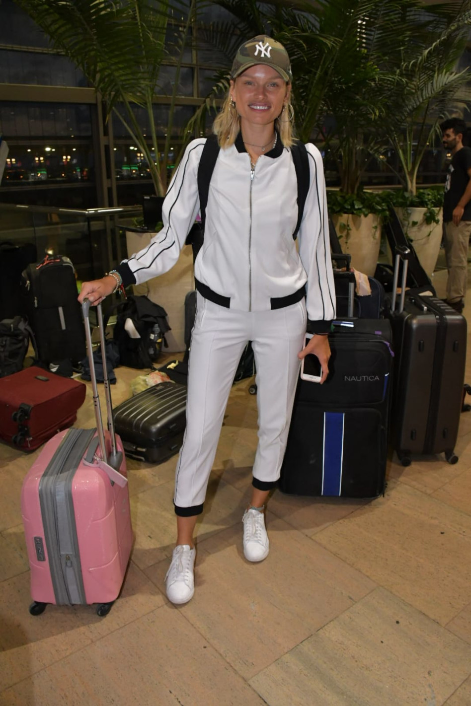 מאחרת אופנתית. אלכסה דול