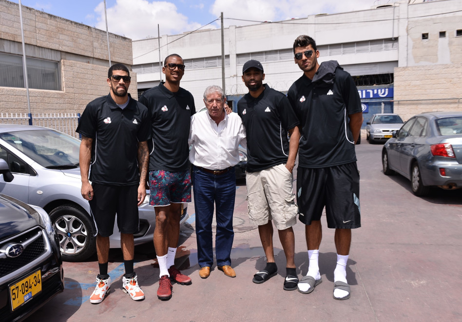 ג'יימס פלדין, ג'וש אוונס, שמעון ברזילי, אלכס צ'וברביץ ודשון באטלר (צילום: מאיר אליפור)