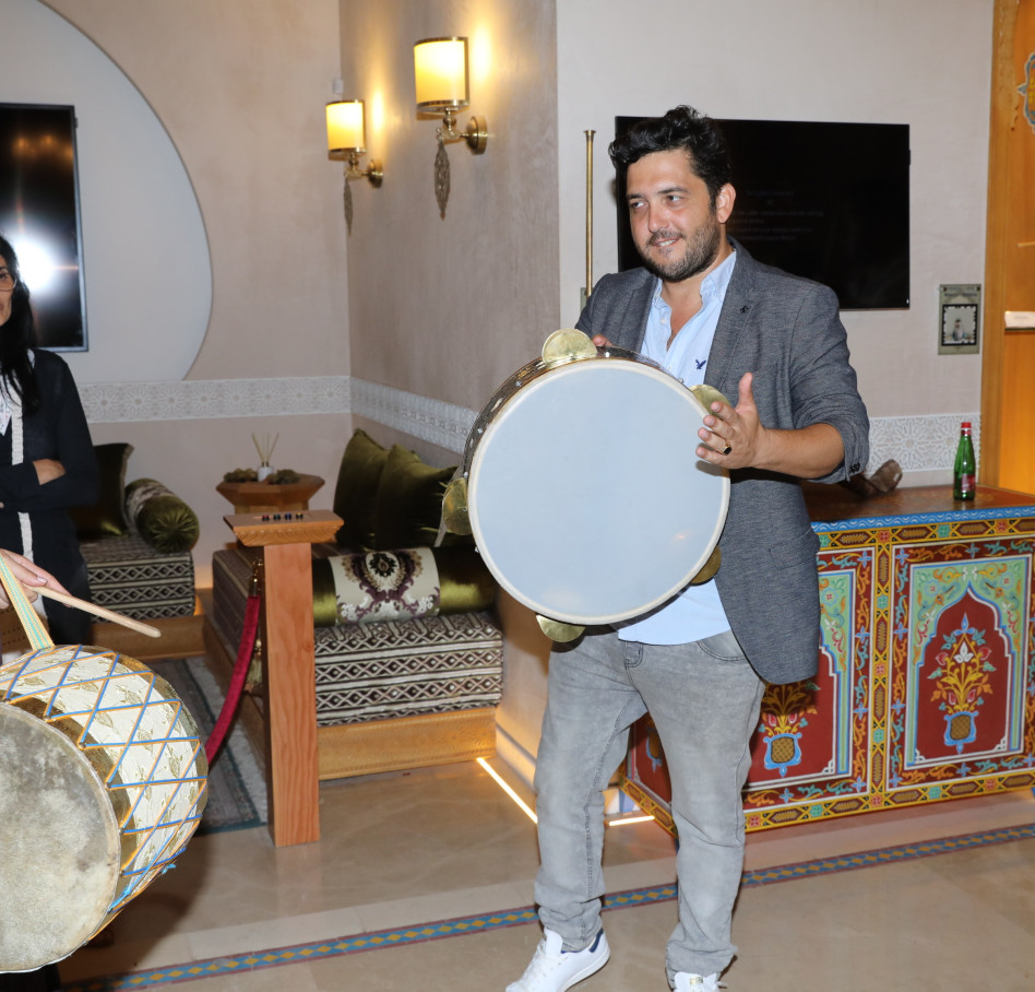 עושה גם טלוויזיה וגם מוזיקה. מאור זגורי