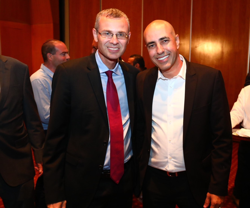 שרון אלון ויריב לוין