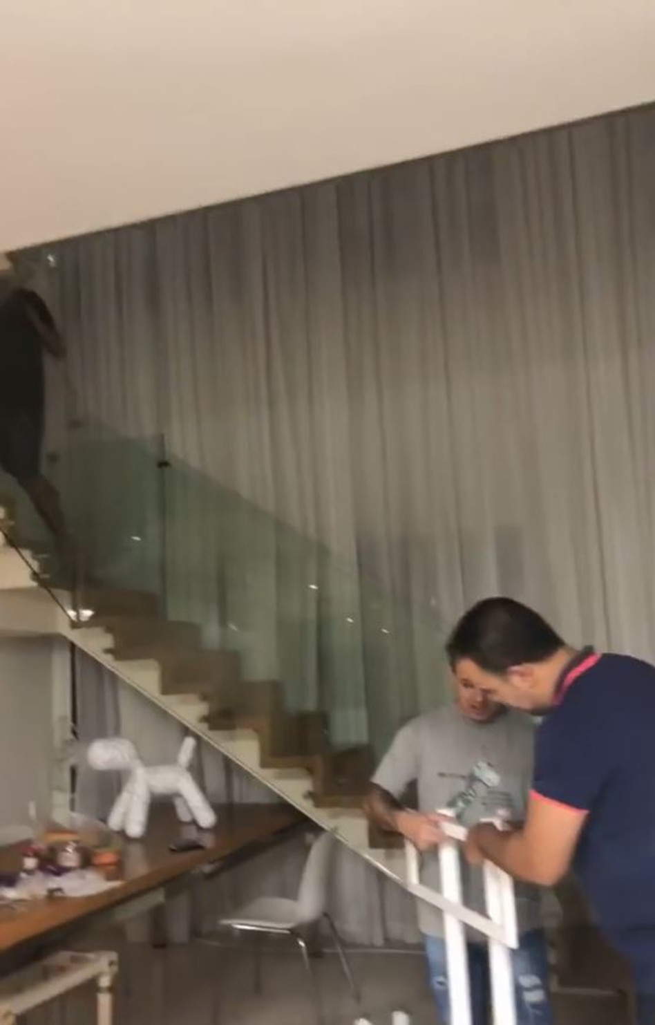 תקרות גבוהות ושתי קומות