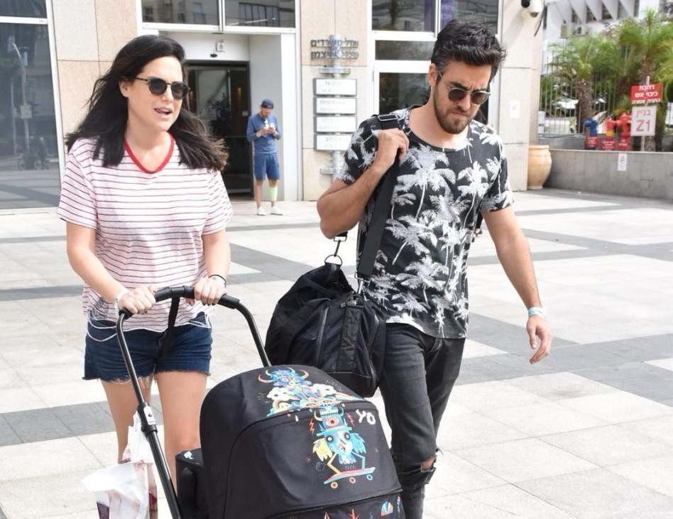 סיון קליין, זיו קורן והפעוטה הטרייה (צילום: צ'ינו)