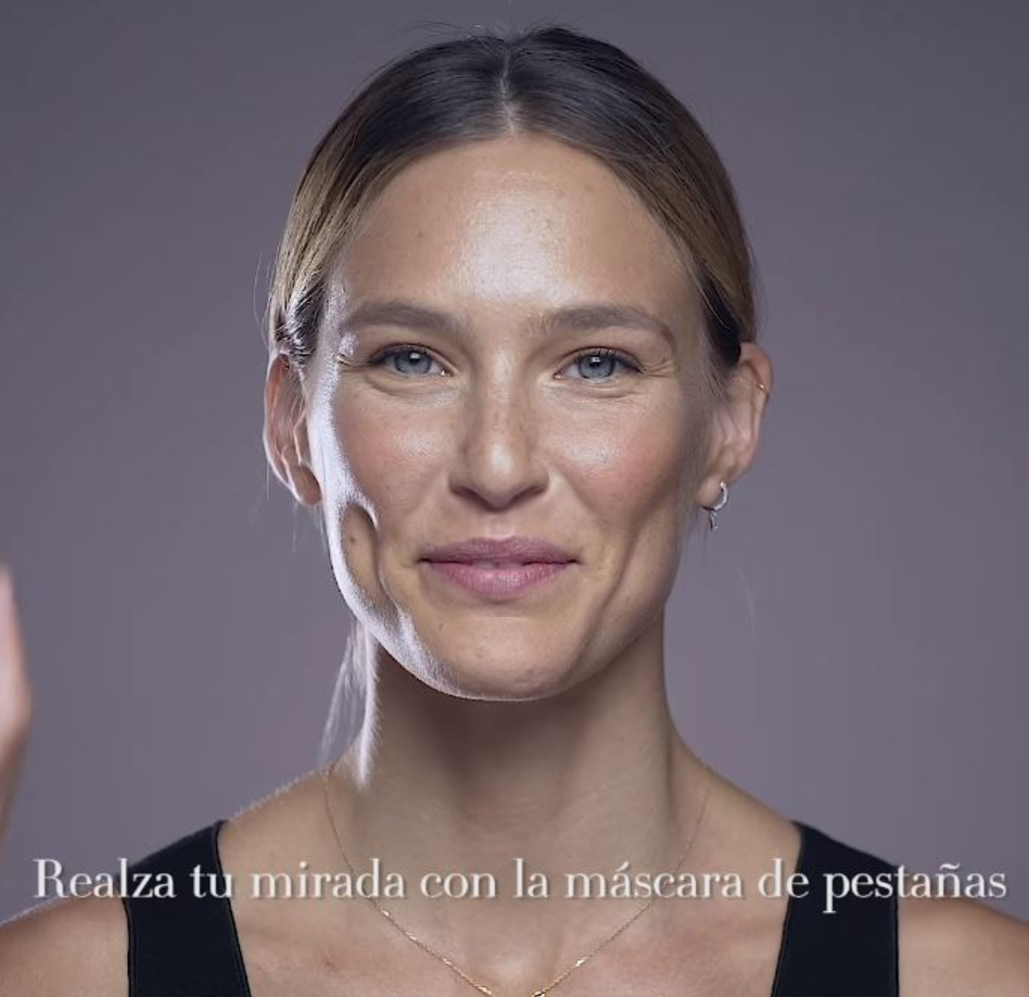 חיוך כובש. בר רפאלי (צילום: מתוך סרטון הקמפיין של ג'ורג'יו ארמני בקוסמופוליטן)