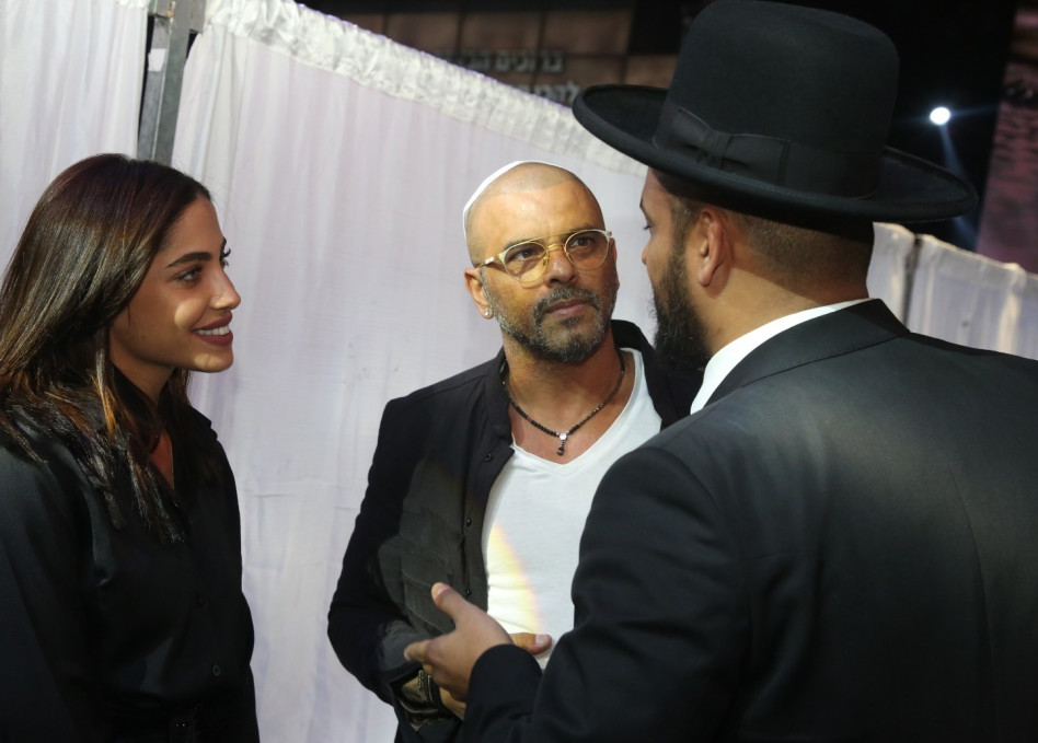 כבר קיבלו ברכה מהרב. (צילום בלעדי: אלוני מור)