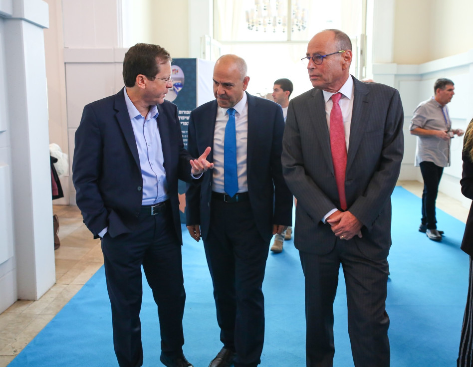 אבי נאור, שמואל אבואב ויצחק הרצוג (צילום: יח"צ הפורום הציבורי)