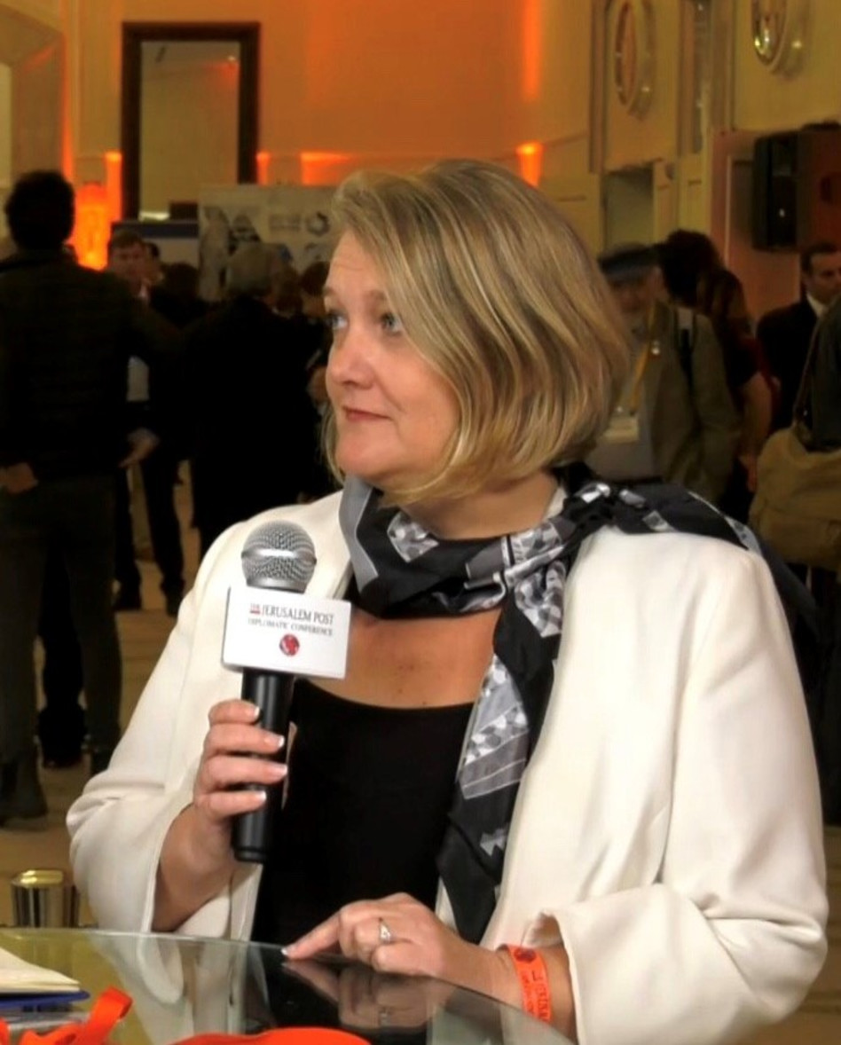 קארין בולטון