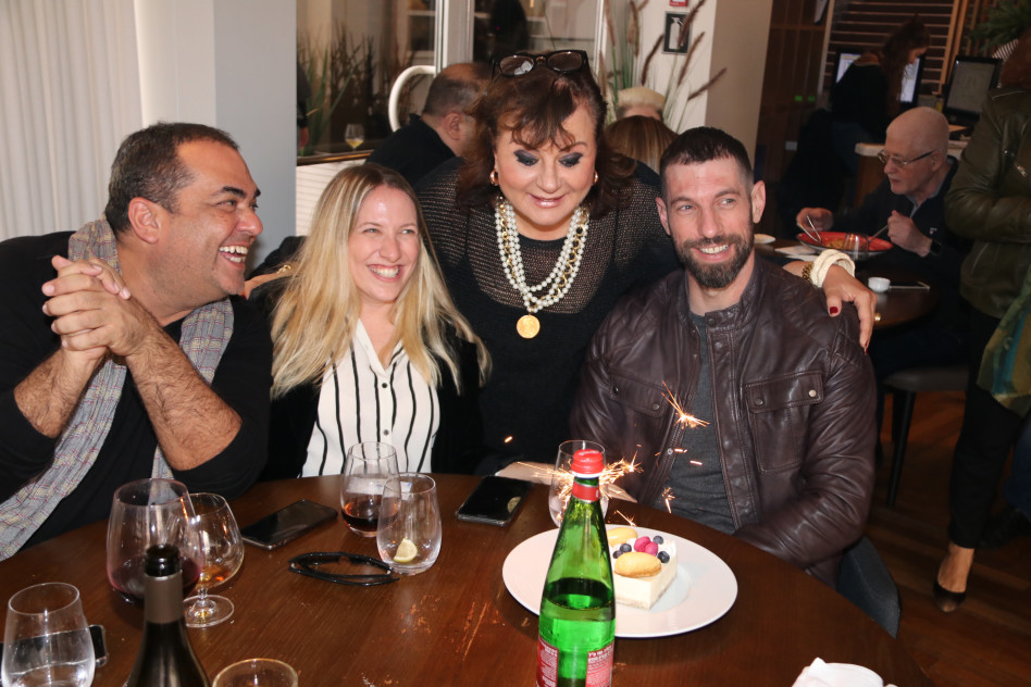 מזל טוב! חיים אתגר ואשתו ענבל, חנה לסלאו וניב גלבוע