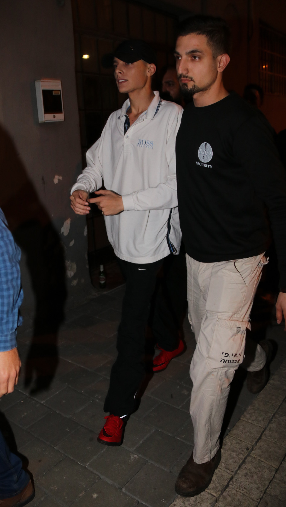 ליווי צמוד. (צילומים: אביב חופי)