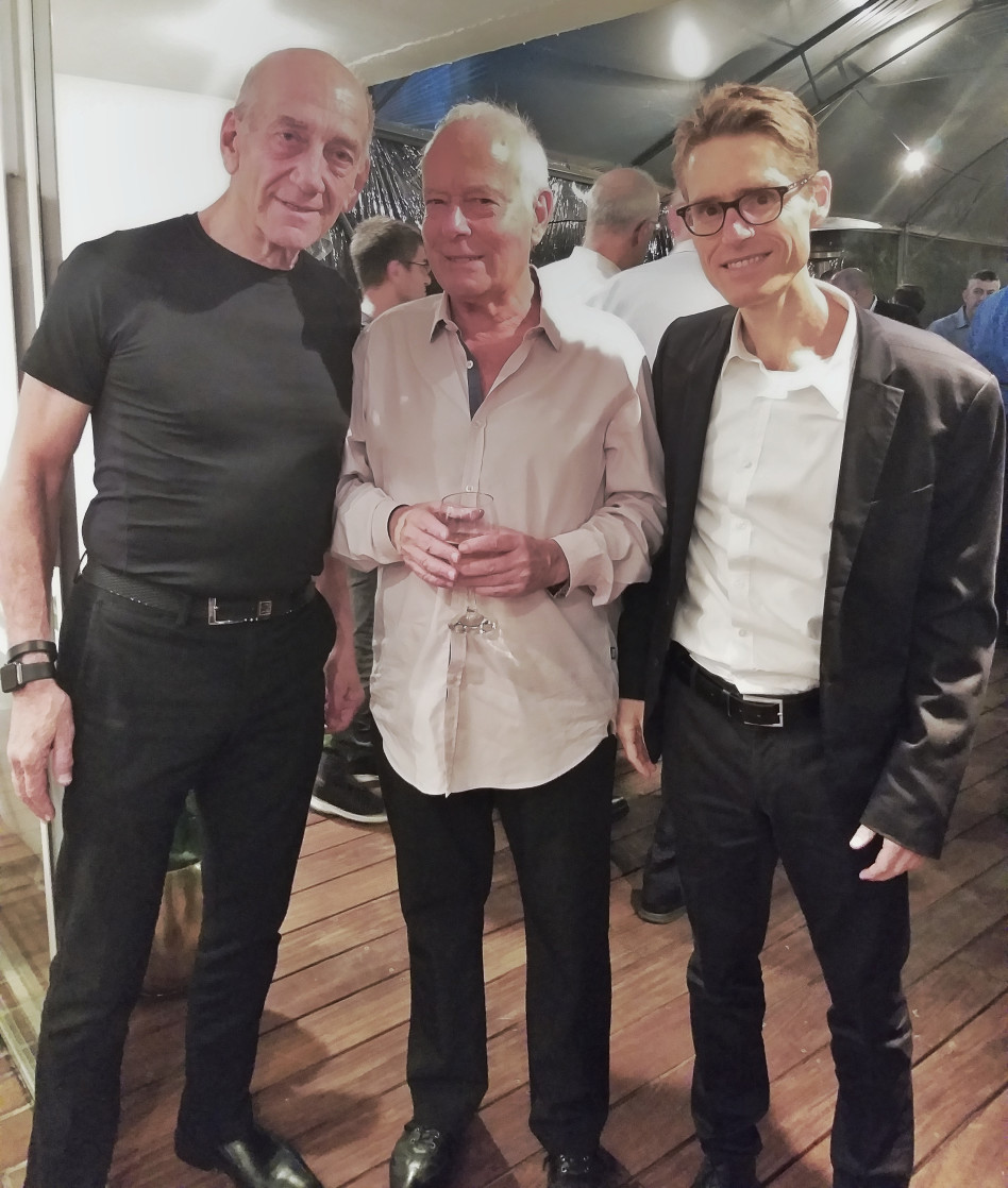 בן פסטרנק, עמיר פסטרנק ואהוד אולמרט (צילום: באדיבות קבוצת אמן)