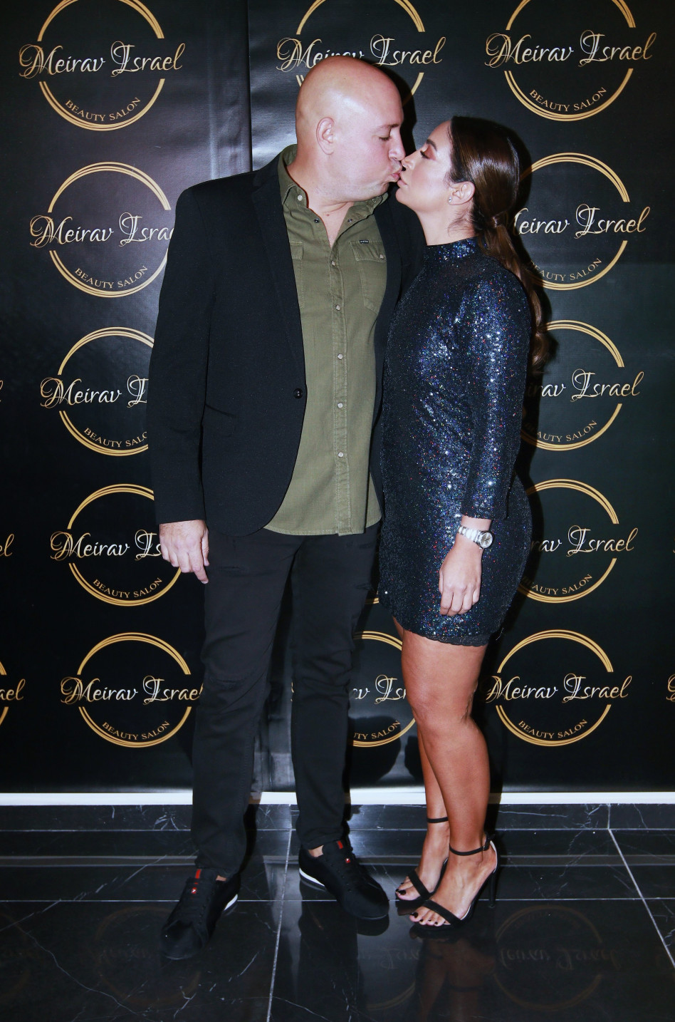הכל בתמיכת הבעל. אייל ומירב ישראל
