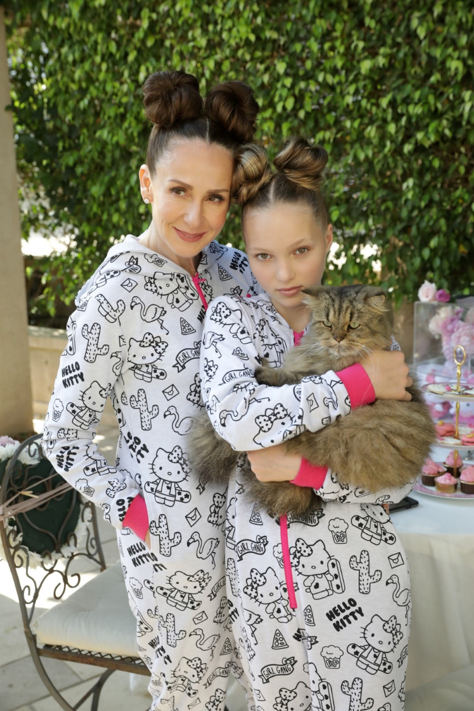 וגם החתלתולה