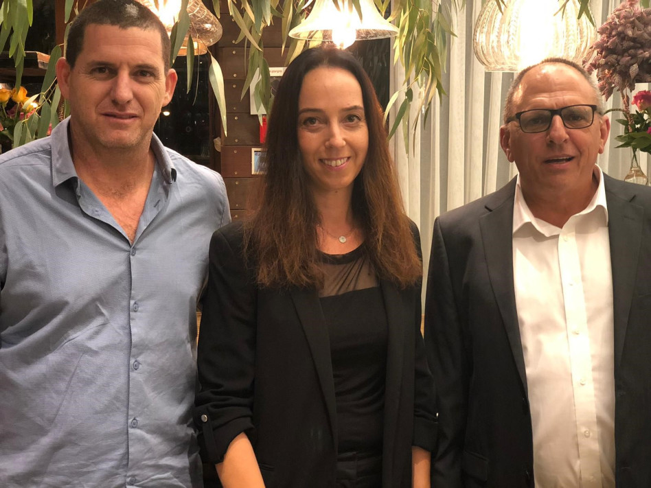 איתי אשל, מירב אביב ואסיף איזק (צילום: באדיבות מלון חוף נחשולים)