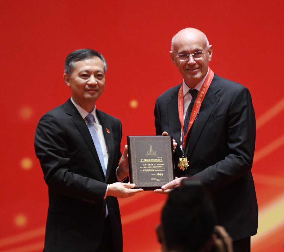 שוקי גלייטמן ושופו זנג (צילום: שימין הונג)