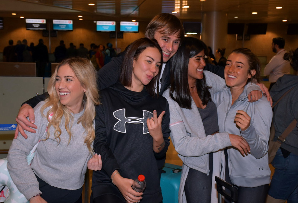 עכשיו מתחבקים אחר כך מתחרים