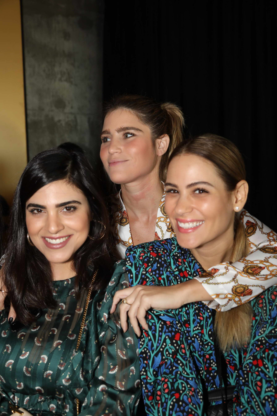 מתחמקת. מור סילבר, שי מיקה, נופר מור (צילומים: סיון פרג')