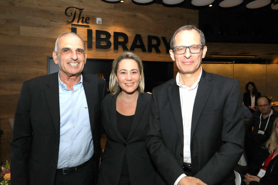 יוג'ין קנדל, לילך אשר טופילסקי ויוסי בכר (צילום: סיון פרג')