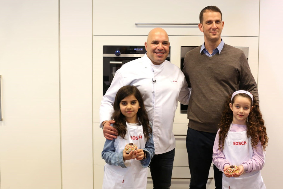 יאיר ומיקה רוזן, ומיקי ועדי שמו (צילום: אבישג שאר ישוב)