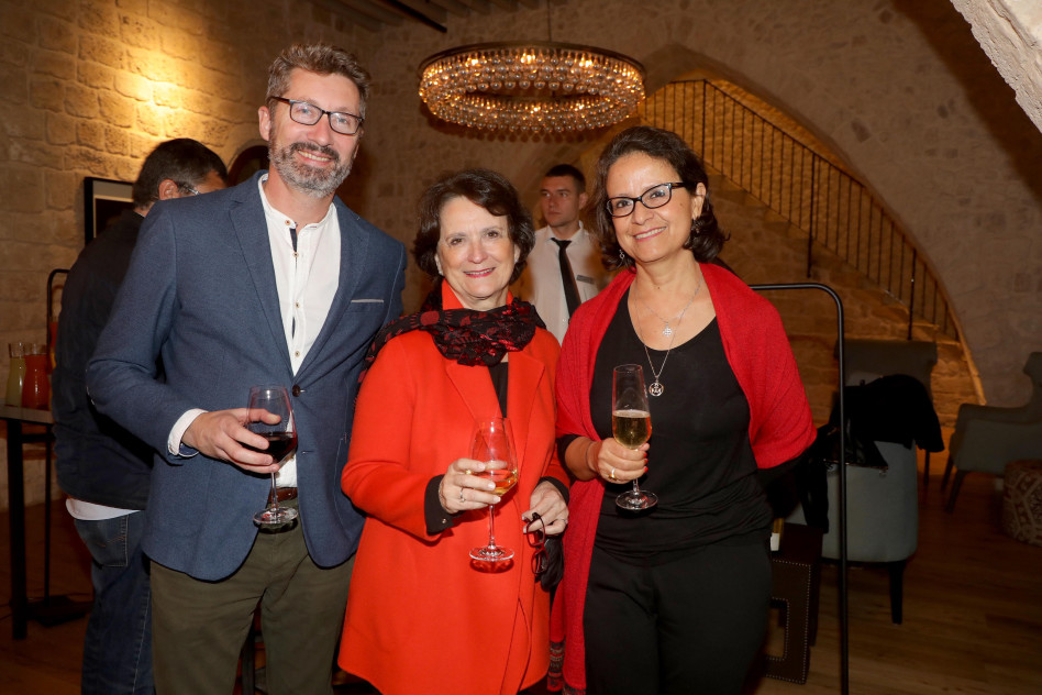 מריה גבריאלה טרויה, דבורה ליונס וקריס קאנאן