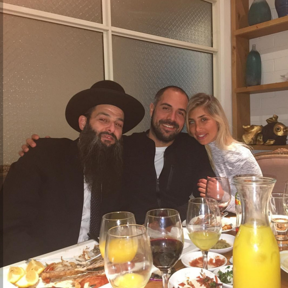 מעיין אביחי והרב לוגסי (צילום: פרטי באדיבות כתב הברנז'ה החרדי איציק אוחנה)