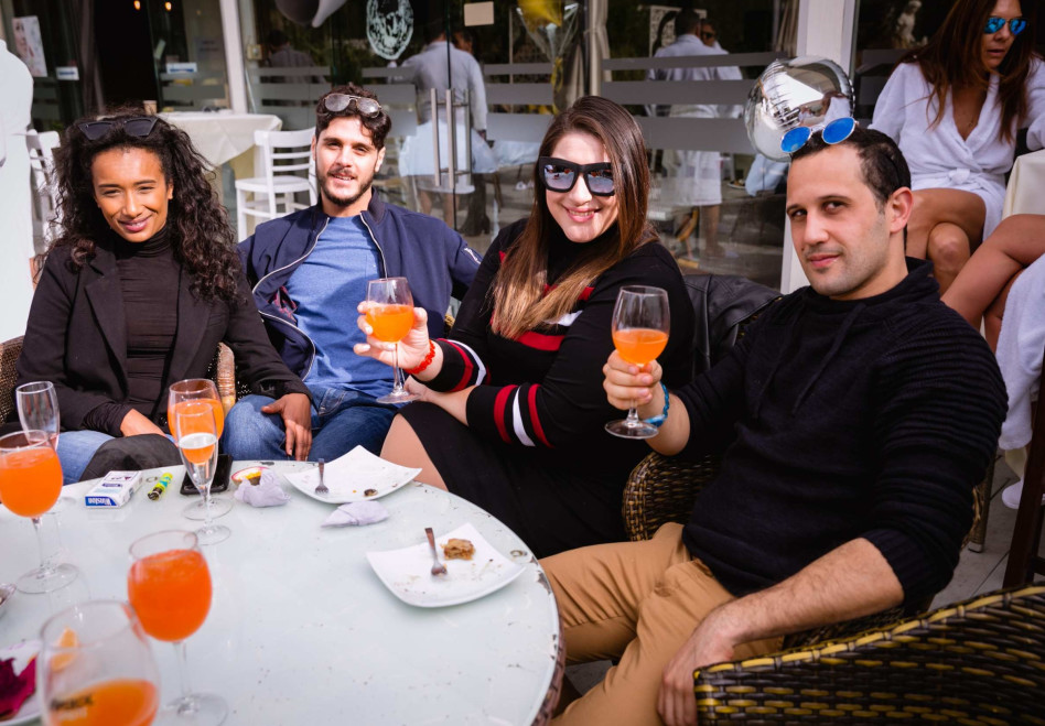 רות אסרסאי ושני קליין עם הבנים. (צילומים: דורון קדלץ)