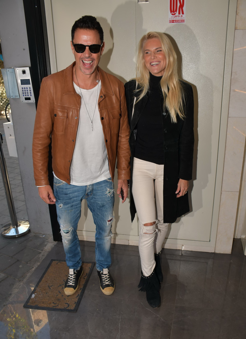 שמים פס על קודים. שלי גפני ורם קאירי