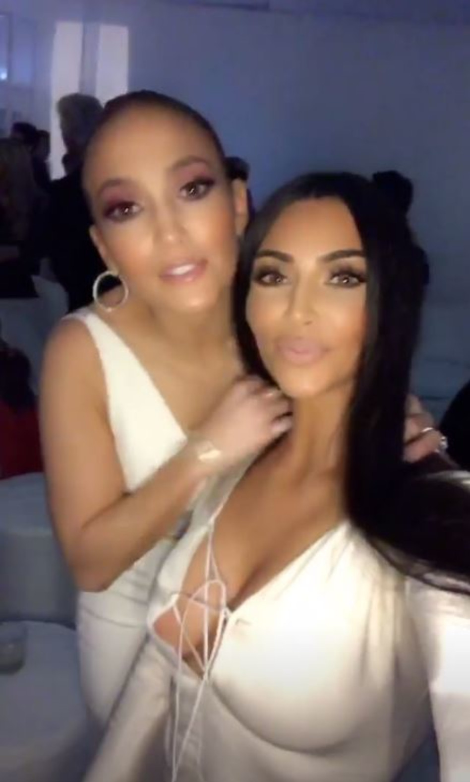 מה עם הופעה של ג'ני מהבלוק? ג'ניפר לופז וקים