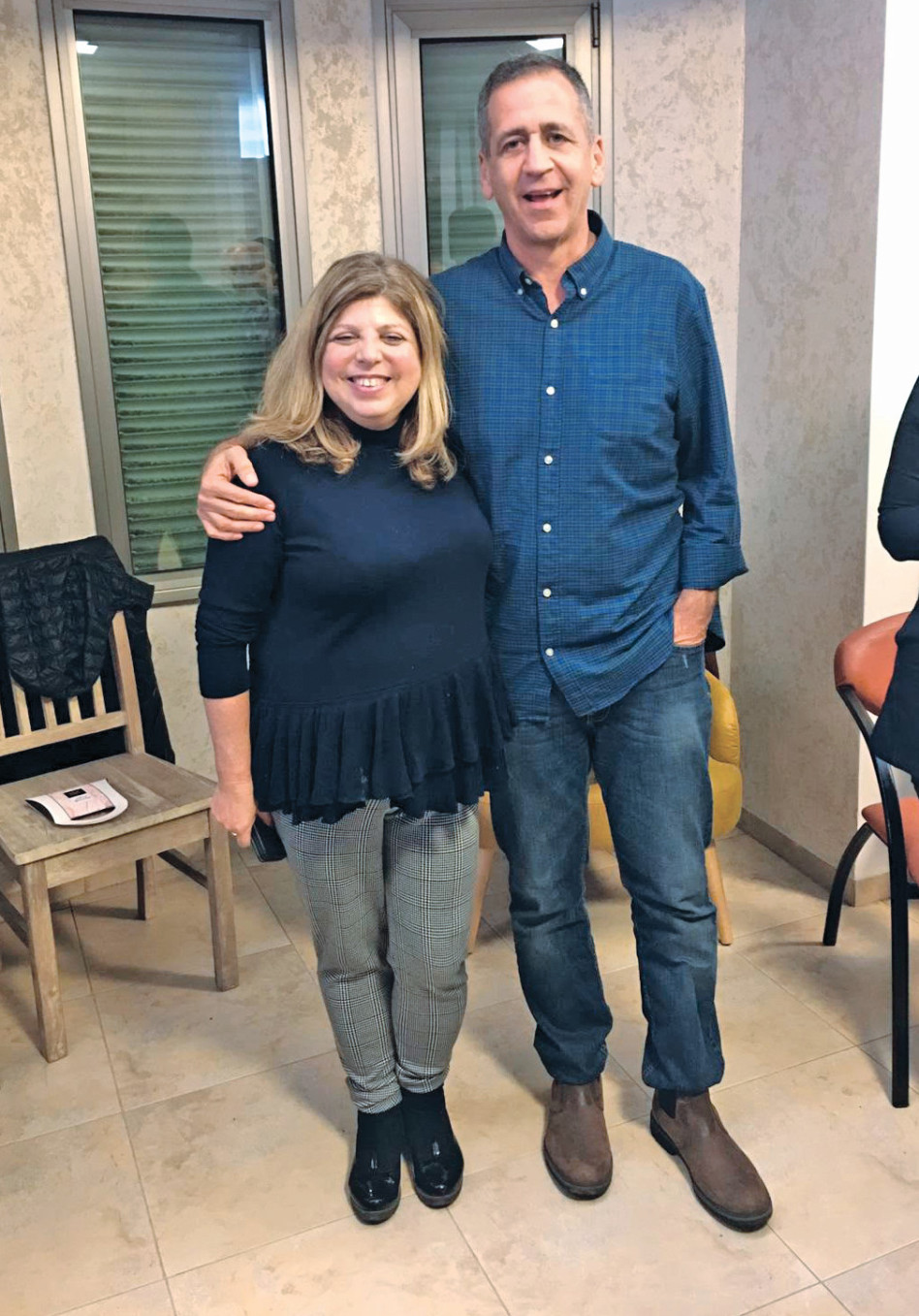 אביב כוכבי וחברה מבית הספר (צילום פרטי)