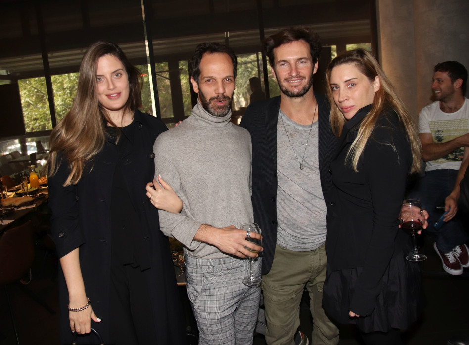 עם ההורים הטריים. אנחל בונני ודושי לייטרסדוף