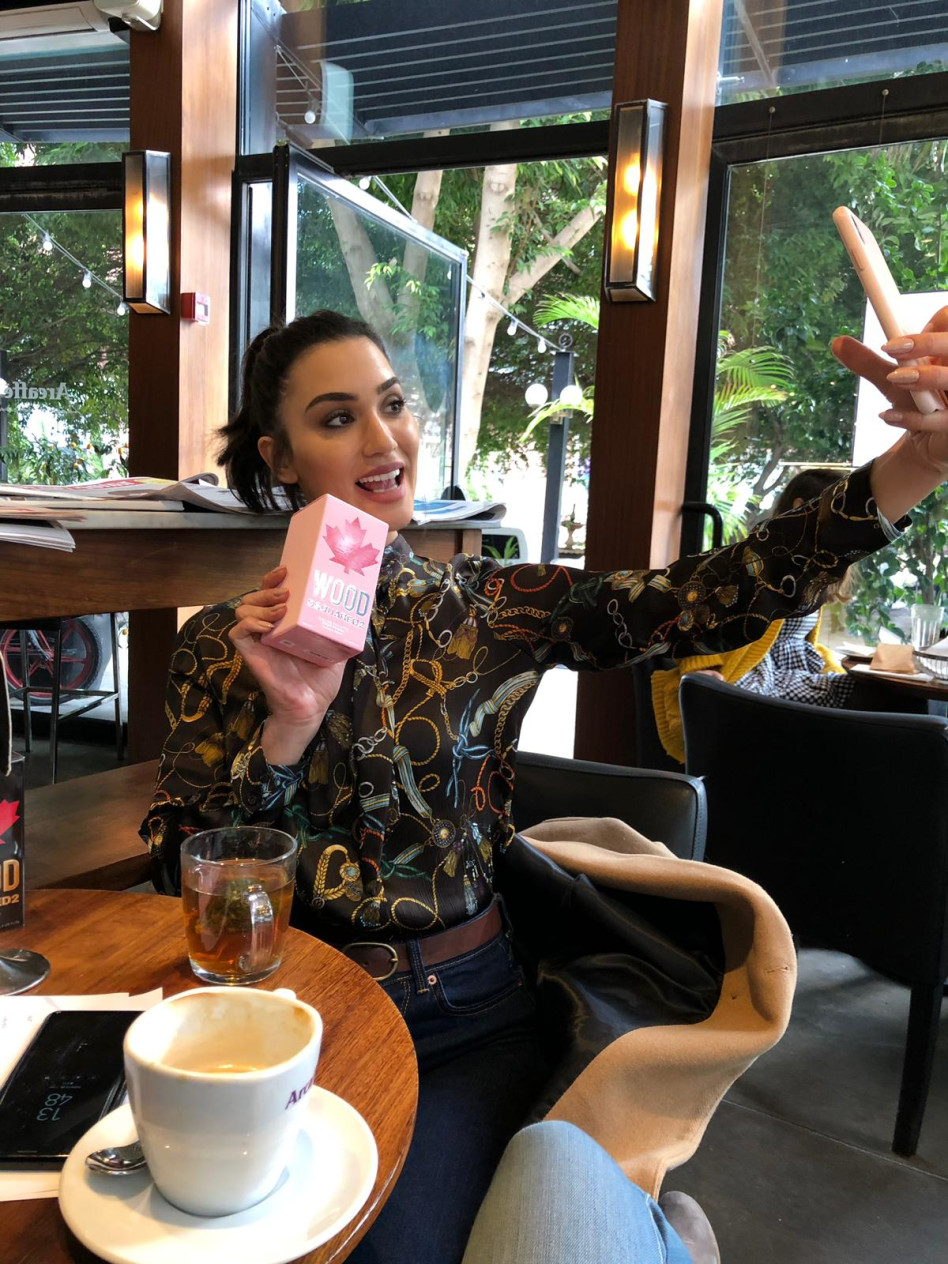 מצטלמת. שיר אלמליח (צילום: BOLD content agency)