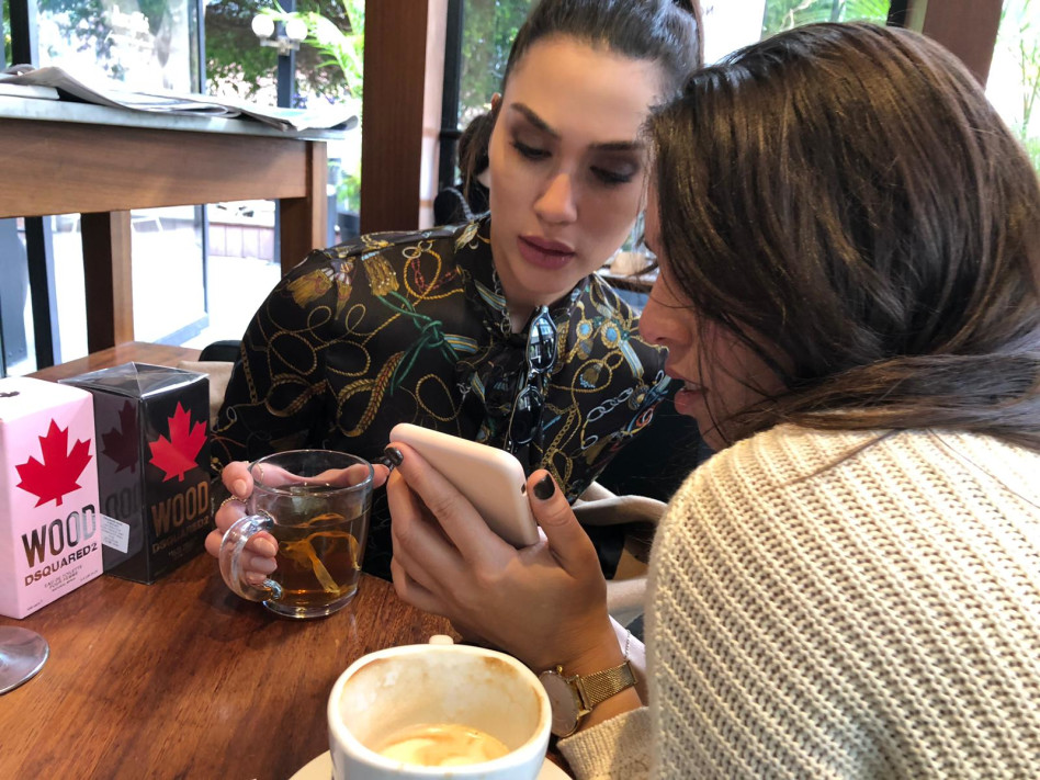 בוחרות תמונה לאינסטוש?