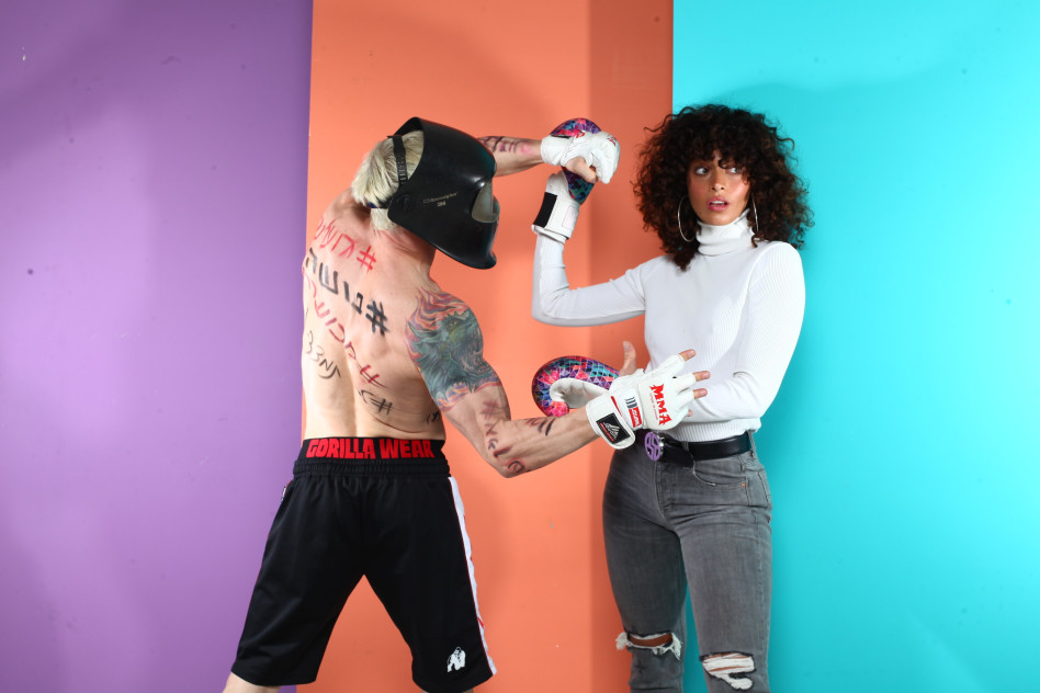 והאיט גירל עדן פינס