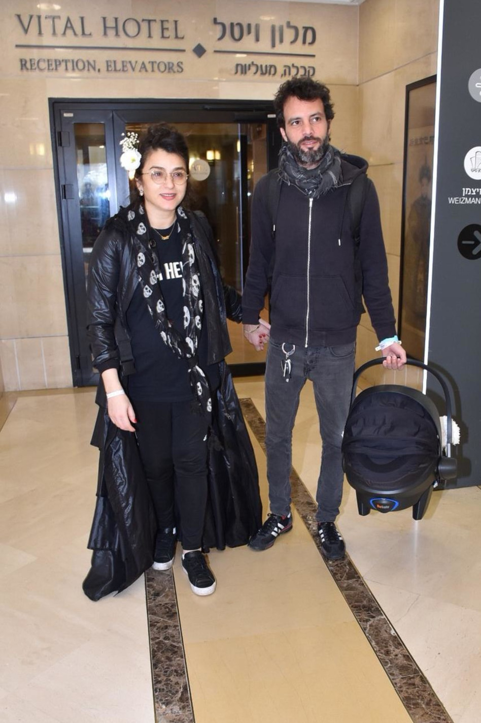 אי אפשר להוריד את החיוך מהפנים! ליאת אשורי ואסי נקדאי (צילום: צ'ינו)