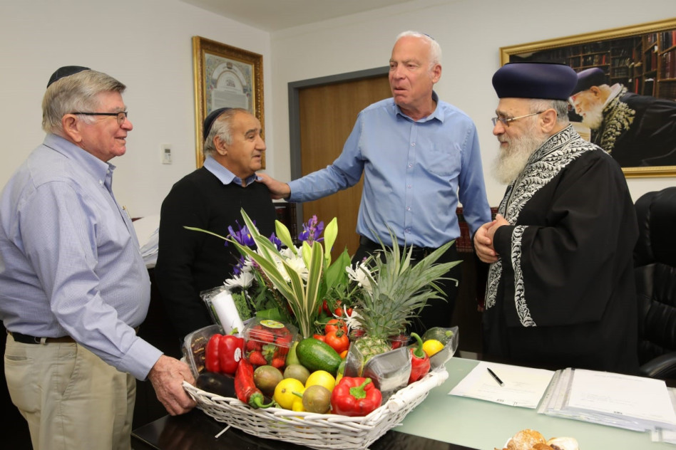 יצחק יוסף שליט"א, אורי אריאל, מאיר יפרח וצבי אלון (צלם: בועז רבינוביץ)